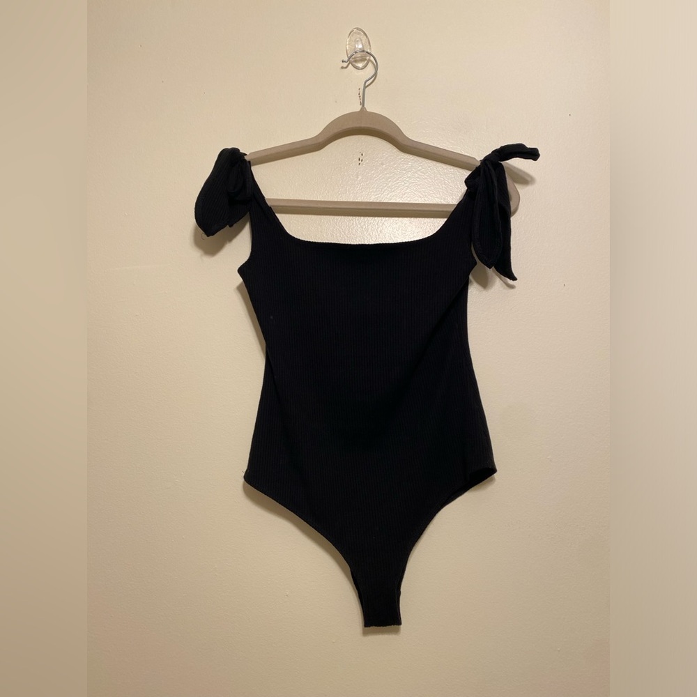 Reformation Jeans Black Bow-Shoulder Bodysuit. Size M